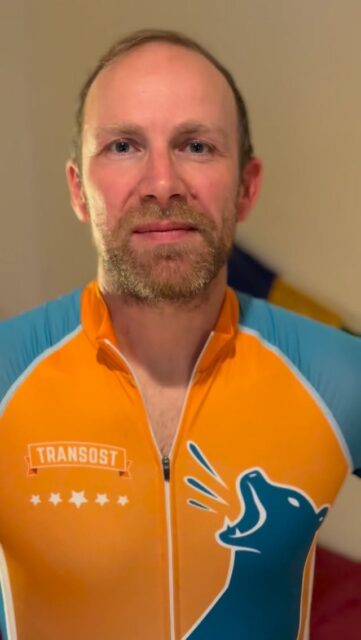 Mountainbiker sucht Frau! 🧍‍♀️ 
Mit Leidenschaft und Leidenskraft. ✌️
Die wird benötigt, denn es geht über 400 km beim legendären Desert Dash MTB Race in Namibia, einmal durch die Wüste, von Windhuk aus, bis an den Pazifik in Swakopmund und das ganze in max. 24 Stunden.
.
👉 Registrieren: 04.12. ab 14 Uhr in Windhuk
👉 Start zum Rennen: 05.12. ab 14 Uhr
👉 Ziel 06.12. Swakopmund (Transfer zurück oder Urlaub am Strand 🏝️ 😎
👉 Renndauer: Max. 24h
.
Es gibt:
1x Startplatz im Mixed Team
1x Übernachtung vom 04. auf den 05.12. in Windhuk
Betreuung beim Rennen
Reportage im Bike Magazin und online Foto/ Video/ Text
1x unvergessliches Abenteuer 
.
Schreib mir am besten eine PM @weinbergmarkus 
Oder per Mail an: markus@markus-weinberg.de
- dann besprechen wir alles weitere. 
. 
Bitte frag dich, ob die 400km für dich schaffbar sind, bevor Du dich bewirbst. 
. 
#mountainbike #mtb #bikemagazin #desertdash #namibia #afrika #abenteuer #raceday
@nedbankdesertdash 
@bike.magazin