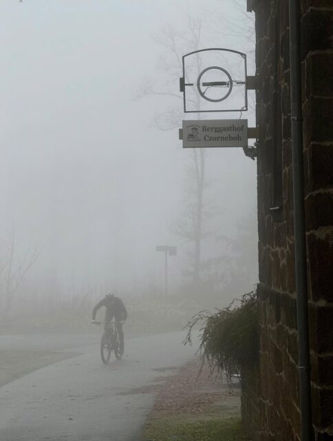Alle Jahre wieder - MTB Wochenende in den Oberlausitzer Bergen - mit den ganzen Ex-Radrennfahrern. 
Ob Czorneboh, Bieleboh, Picho, Mönchswalder eine Kneipe findet sich meist auf den Berggipfeln in Ostsachsen. 
#mountainbike #lausitz #mtb #radfahren