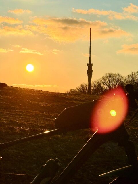 Preparation for the Desert Dash - from cold to hot. Mountain biking on home trails through the sunny, first cold days.
#hometrails
#mountainbike
#mtb