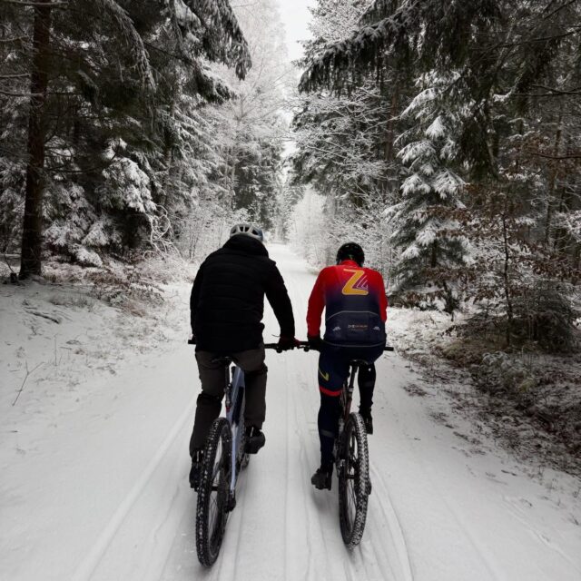 Nicht Sommer, sondern Winter vorm Balkon. Das muss doch ausgiebig genutzt werden, beim wöchtentlichen Mittwochvormittagsspaß alias Mountainbiken.
#hometrails #mountainbiken #mtb