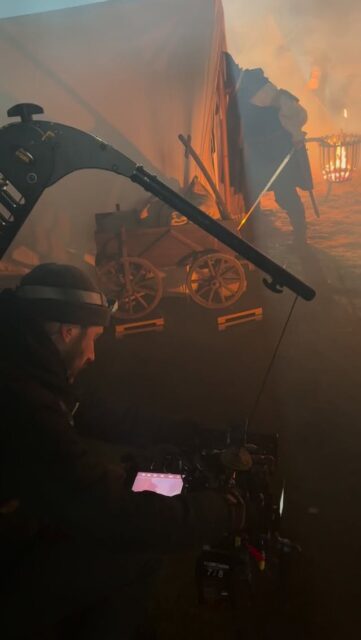 Nachtdreh fĂŒr unseren Film âBĆUD Irrlichterâ auf dem @hoellberghof
.
Eine Geschichte, welche im ausgehenden 30jĂ€hrigen Krieg auf einem sorbischen Hof spielt. Vom Genre her könnte man fast Western sagen, mit Schlachten, Gewalt, Glauben und einem Geheimnis, welches es zu lĂŒften gilt.
.
Riesen Dank an unseren toller Cast:
@nikolai_arnold_actor
@th.ziesch
@oliverwalser_actor
@lena_hauptmann_music
@stefanie_masnik
@dean_heartx
.
Dem @awego_horsesandstunts
mit @alex.knpp und @nico.h.1805
.
Dem super Reenactment Team von @ravelin2.magdeburg
.
Dem ganzen Kamera-, Licht-, Tondepartment, VFX, Requisite, Maske, Szenenbild, Catering.
.
Der Produktion um:
@centrefilms
@kristijonas
@weinbergmarkus
@tobyver
Lea Fiedler
.
Kamera: @ben_wieg
Regie, Drehbuch: @andreas.dahn
.
UnterstĂŒtzern wie:
@carlundcarla.de
@vantagefilmofficial
@ludwig_kameraverleih
@awego_academy
AWO Familienzentrum
Freiwillige Feuerwehr Langengrassau
#bludmovie #irrlichter #irrlichterkommen #movie #shooting