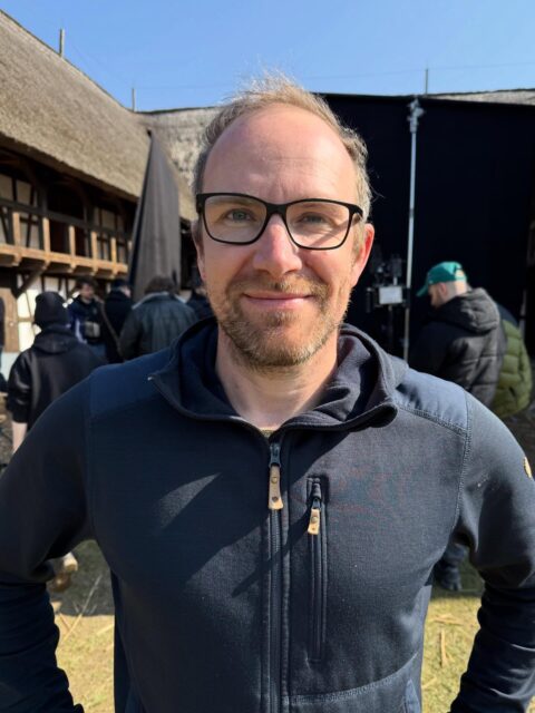 Faces of „BŁUD - Irrlicht“ Filmdreh - Teil 2 der mehr als 50 köpfigen Crew am Set. 
Jeder bringt seine Passion ein.
Vom Cast, dem Licht-, Ton-, & Kameradepartment, Maske, Requisiten, Setdesign, Szenenbild, VFX, Catering, Runner, Pferdestuntteam, Produktion, Reenactment Team, AWO Hosting, Freiwilligen Feuerwehr, @hoellberghof Verein und so vielen mehr. 
Das waren die ersten vier Drehtage, weitere vier Folgen. 
#Bludmovie #irrlichter #irrlichterkommen 
.
Mit Support von 
@carlundcarla.de 
@centrefilms 
@ludwig_kameraverleih 
@vantagefilmofficial 
AWO Ferienzentrum
Feuerwehr Langengrassau