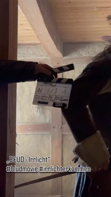Am Set zum Film „BŁUD - Irrlicht“
#bludmovie #irrlichterkommen
auf dem @hoellberghof im @landkreis_dahmespreewald
Einer sorbischen Geschichte aus dem 30jährigen Krieg.
Mega Team. Gute Stimmung. Fast abgedreht.
.
Riesen Dank an unseren toller Cast:
@nikolai_arnold_actor
@th.ziesch
@oliverwalser_actor
@lena_hauptmann_music
@stefanie_masnik
@dean_heartx
.
Dem @awego_horsesandstunts
mit @alex.knpp und @nico.h.1805
.
Dem super Reenactment Team von @ravelin2.magdeburg
.
Dem ganzen Kamera-, Licht-, Tondepartment, VFX, Requisite, Maske, Szenenbild, Catering.
.
Der Produktion um:
@centrefilms
@kristijonas
@weinbergmarkus
@tobyver
Lea Fiedler
.
Kamera: @ben_wieg
Regie, Drehbuch: @andreas.dahn
.
.
Requisite: @liebermanntanja
@dannymusterworks
Maske: @margo.makeupcinema
Szenenbild: @claudine.manthey
Unterstützern wie:
@carlundcarla.de
@vantagefilmofficial
@ludwig_kameraverleih
@awego_academy
@AWO Familienzentrum
Freiwillige Feuerwehr Langengrassau
.
Und so vielen mehr am Set und drum herum.
Catering @bernhardweinberg und Team.