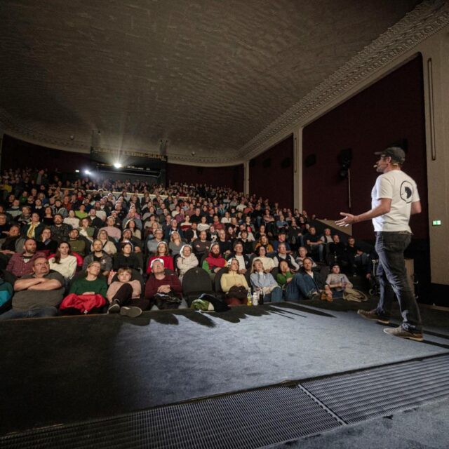 DANKE! Ich bin immer nich etwas mit Adrenalin versehen. Mein Vortrag „FAHRRAD FREIHEIT EUROPA“ bei ‚Bilder der Erde“ AUSVERKAUFT.
Es war ein super Abend mit euch.
.
👉 Mehr VORTRAGs Termine:
“Fahrrad - Freiheit - Europa”
APRIL - MAI 2026
11. April - BERLIN – KurzFILM 18 Uhr - auf VELOBerlin Messe
11. & 12. April – BERLIN – 2x KurzVortrag - VELOBerlin Messe
24. April – BERLIN – WORKSHOP Bikepacking im Globetrotter Store
25. April – BERLIN – VORTRAG 14 Uhr - Globetrotter Store
28. April – BUCHVERÖFFENTLICHUNG –
“FAHRRAD FREIHEIT EUROPA”
08. Mai – DRESDEN – Vortrag - 19:30 Uhr Globetrotter Store
09. Mai – DRESDEN – WORKSHOP Bikepacking im Globetrotter Store
09. Mai – ZITTAU – FILM-Preview (80Min) 19 Uhr Kino Filmpalast
10. Mai – Hrádek nad Nisou (CZ) – EUROPA TAG -
“Tour de Tripoint” - Ausfahrt + Keynote + KurzFilm
.
@schauburgdresden
@veloberlin
@globetrotterde
@fjallravenofficial
@pietsch_adventure