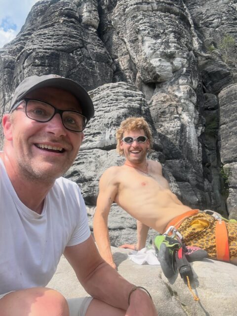 Sun-Day but Fun-Day. Kühle Orte im Rathener Gebiet. Eigentlich war das schon fast ein Triathlon: radeln in die Sächsische, was Klettern, Schwimmen gehen und Family time. Von allem was dabei.