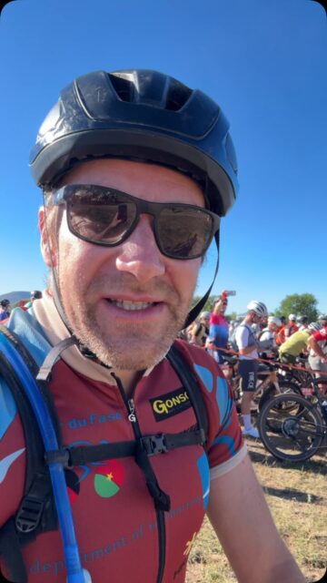 Ich darf heute bei den großen Jungs mitspielen. Startblock A, Etappe 5, @gravel_burn über 127 km 99% Gravel. 🤪#gravelburn #gravelbike #gravel